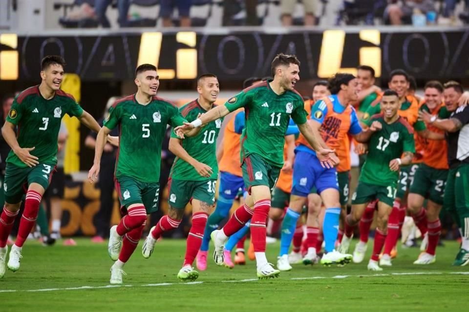 Santiago Giménez salió de la banca para convertirse en el héroe del Tricolor.