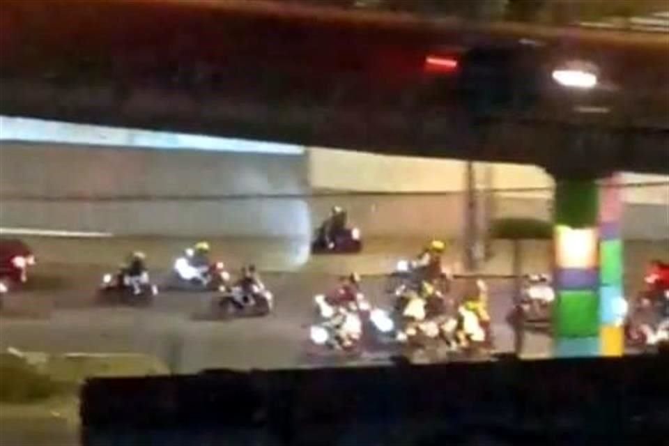 Usuarios de redes sociales denunciaron que decenas de motociclistas, sin equipos de seguridad, se reunieron la noche del domingo en varios puntos de la Ciudad de México.