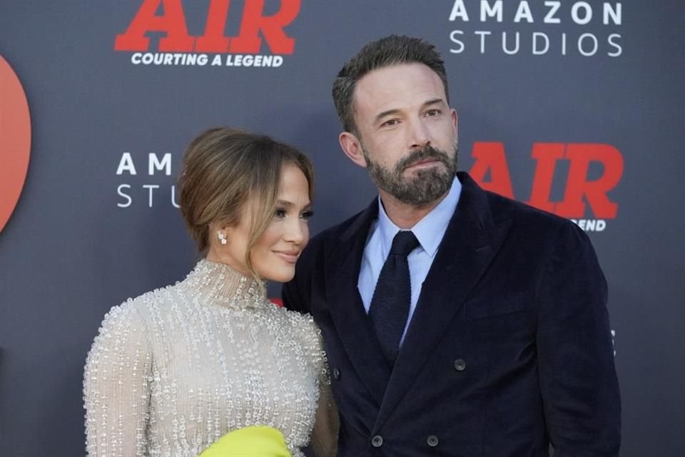 Jennifer Lopez y Ben Affleck celebraron su aniversario de bodas acudiendo a un almuerzo en compañía de su familia.