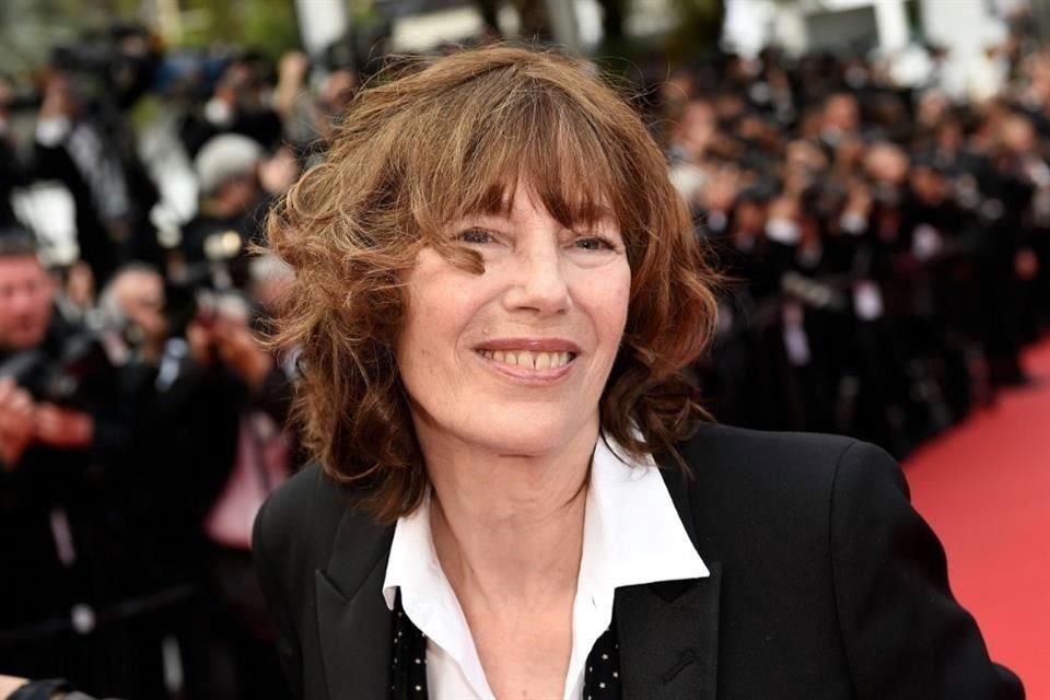 Las hijas de la cantante Jane Birkin, fallecida hace unos días, recordaron la fortaleza de su madre al luchar por mejorar su salud.