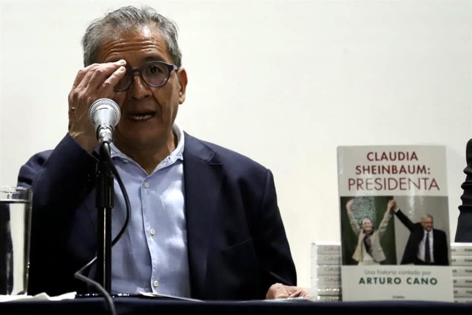 El periodista presentó oficialmente el libro 'Claudia Sheinbaum: Presidenta' en Casa Lamm.