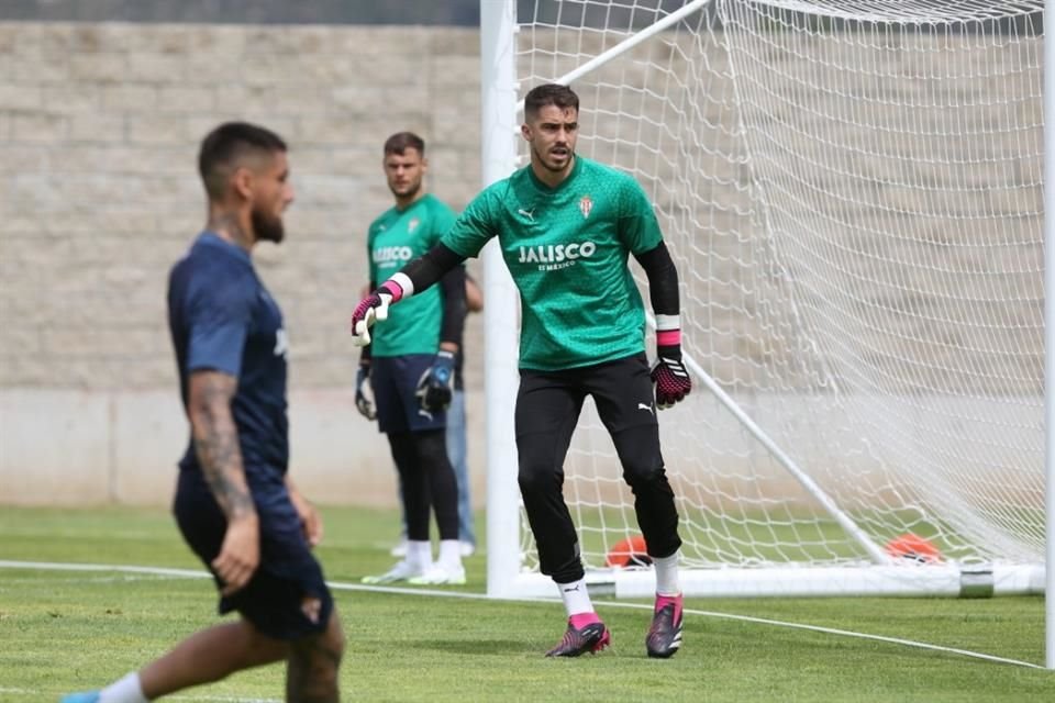 Sporting de Gijón entrenó en La Academia, el complejo deportivo de los Rojinegros que está en la parte final del proceso de construcción.