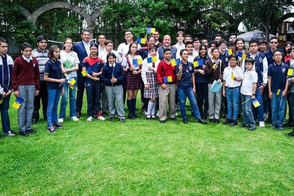 Para ser parte de la Singapore International Math Olympiad Contest, 55 estudiantes de Jalisco viajarán a Singapur.