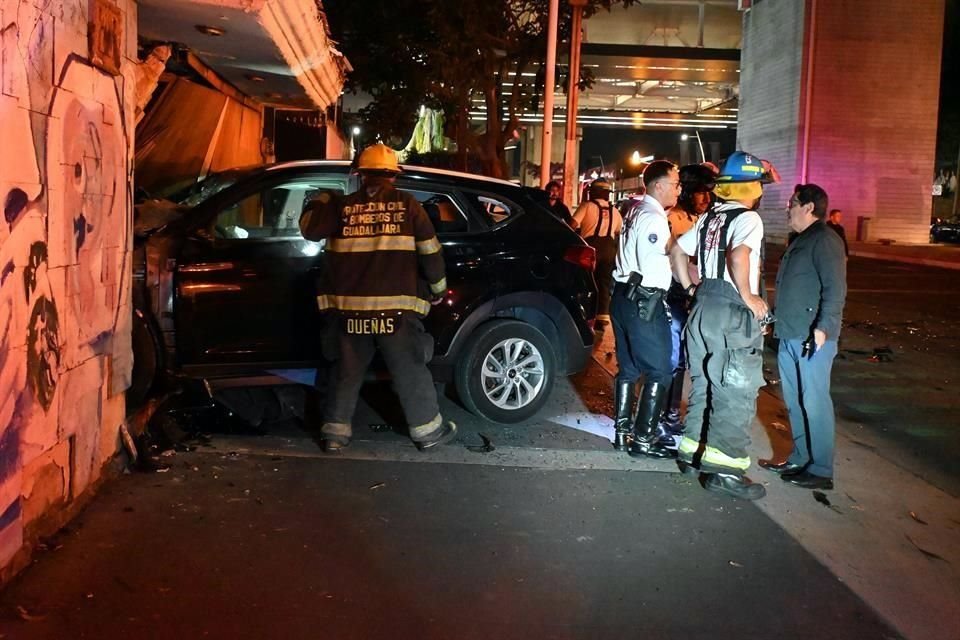 El conductor que provocó el choque perdió la vida tras el impacto.