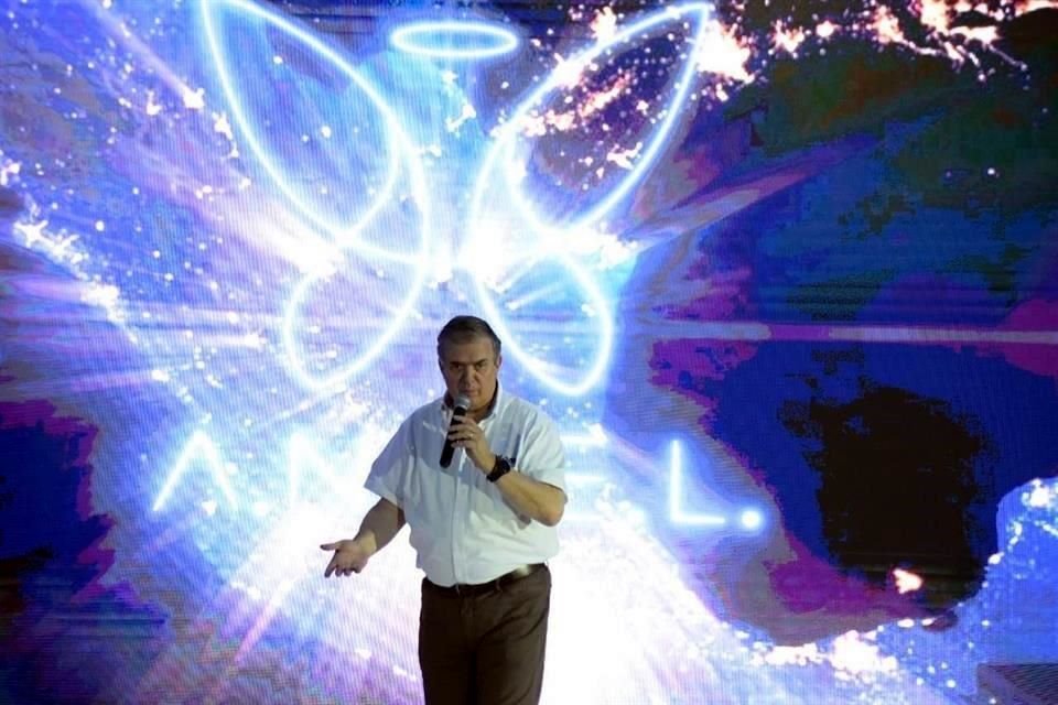 El aspirante Marcelo Ebrard presentó su plan Ángel en Querétaro.