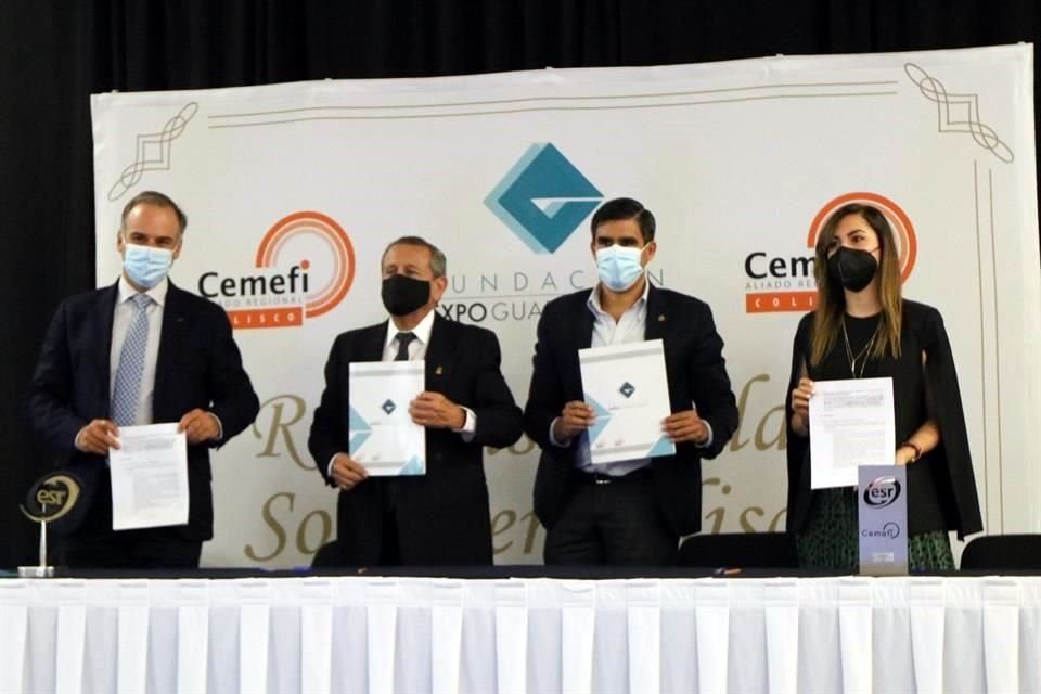 Presidentes de cámaras y organismos empresariales firman convenio de responsabilidad social en Jalisco.