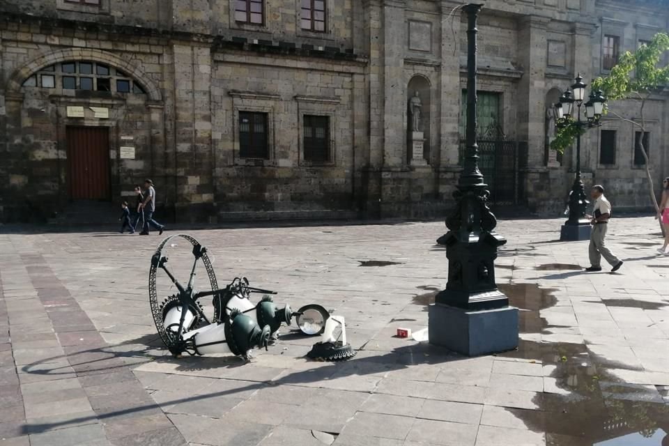 Plaza de Armas también amaneció afectada tras la lluvia.