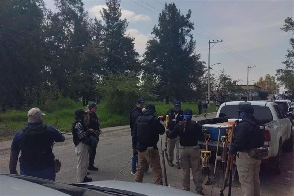 Con varillas, pozos de sondeo y un dron, la Fiscalía Especial en Personas Desaparecidas (FEPD) y familiares de los hermanos Camarena, los buscaron en un terreno de Ocotlán.