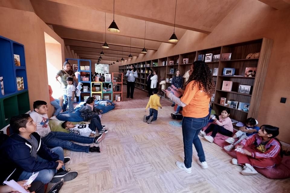 El espacio ofrece talleres de escritura creativa y actividades de fomento a la lectura.