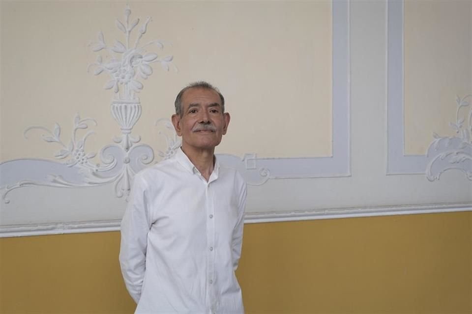José Hernández, coleccionista y experto en arte popular.