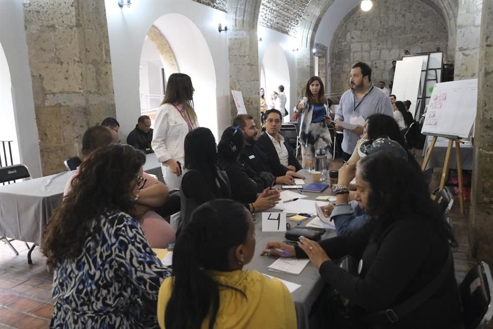 Personal de Gobierno del Estado se reunió con colectivos para abordar la forma en que se realizan las búsquedas en campo, esto luego del ataque con explosivos del 11 de julio en Tlajomulco.