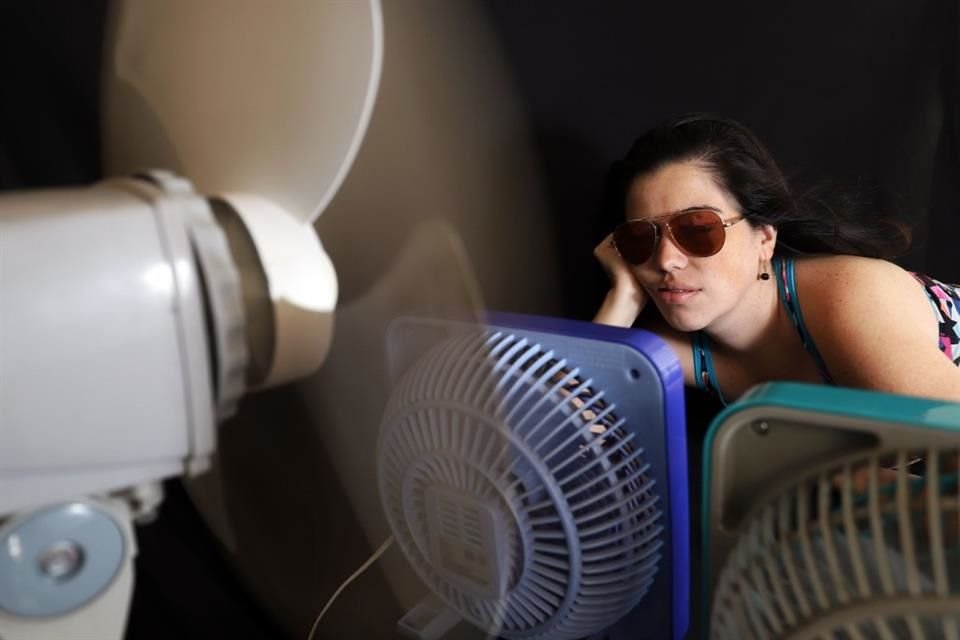 El uso de ventiladores y aires acondicionados durante el calor en Jalisco aumentó los montos en los recibos de luz.