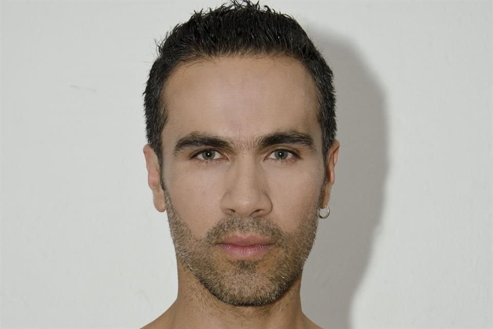 Con una retrospectiva de sus danzas contemporáneas, Rafael Carlín celebrará dos décadas de su compañía en el Teatro Degollado.