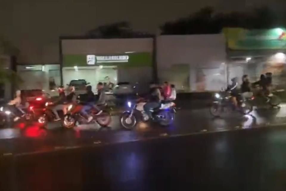 La rodada 'Todos los barrios de la ZMG' fue convocada por el rapero Eme Malafe.