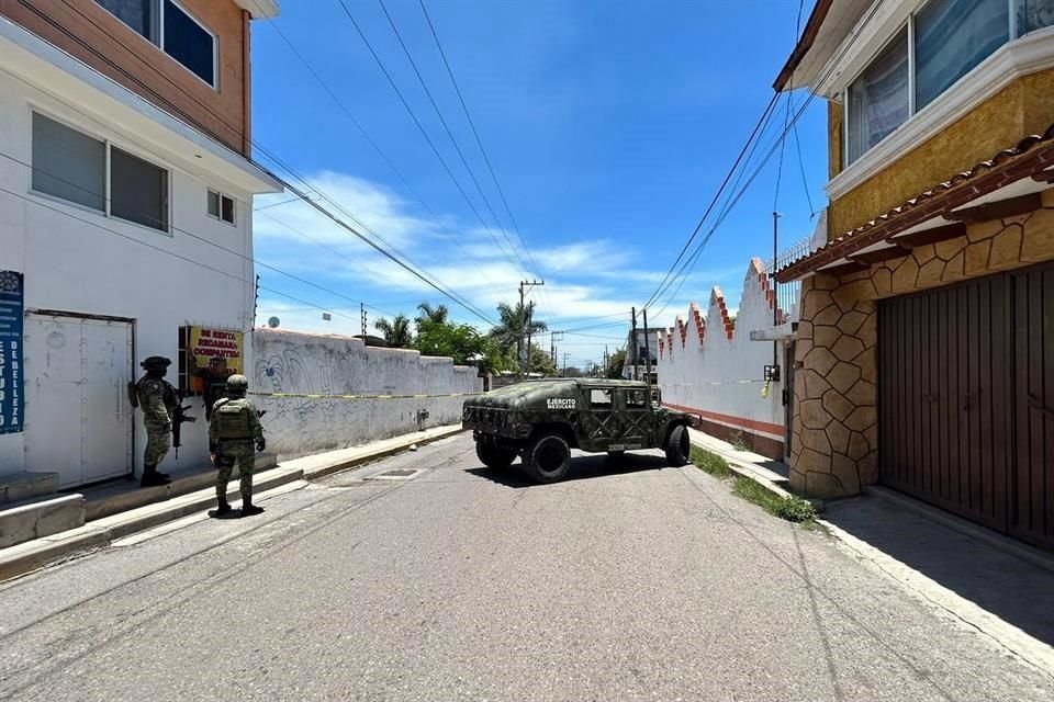 Hallazgo de dos cuerpos al interior de un vehículo en Cuernavaca.