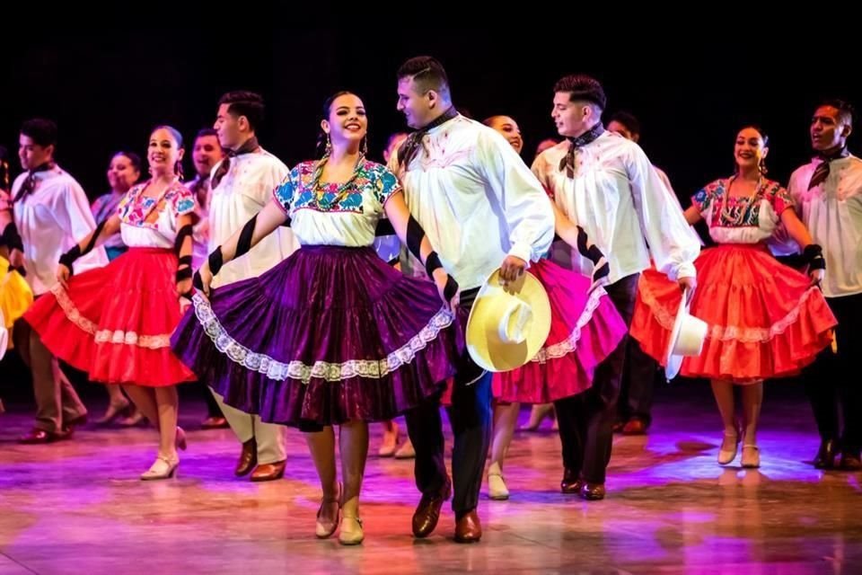 'Échale!, Al Son de mi Tierra', un espectáculo a cargo del Ballet Folklórico Nuevo Jalisco.