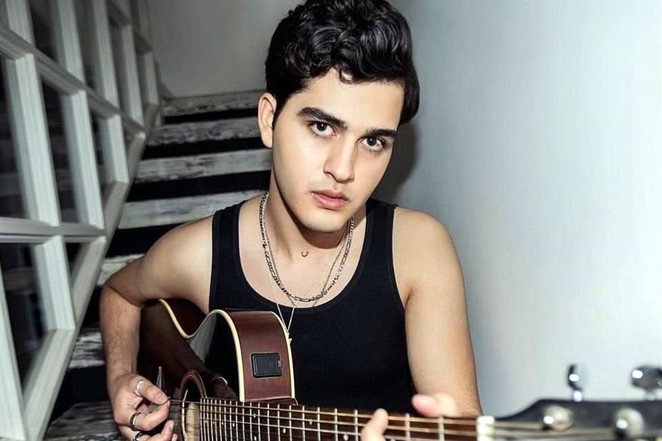 Alanra (en foto), quien cantará en el Festival ARRE, se encuentra promoviendo sus nuevos sencillos; agradece el apoyo de Joss Favela.