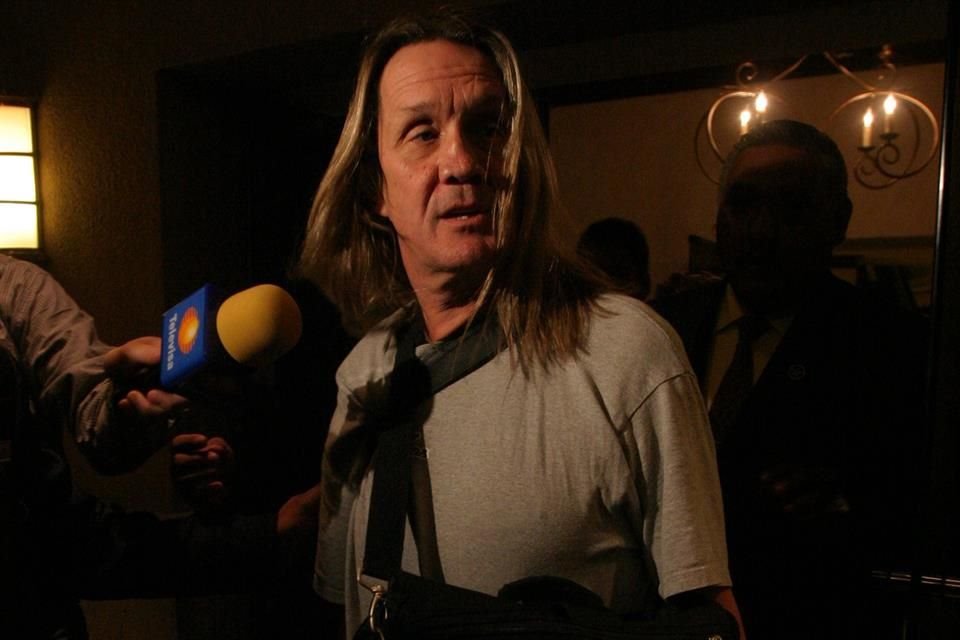 El baterista de Iron Maiden, Nicko McBrain, reveló que tuvo un derrame cerebral en enero, que lo dejó paralizado y en terapia intensiva.