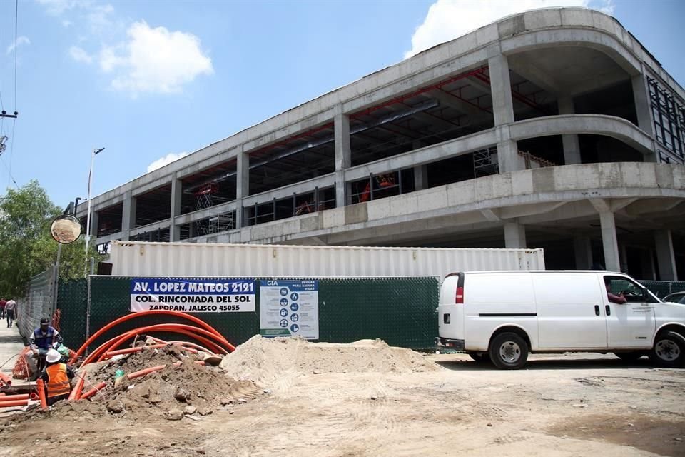 Las obras de la nueva tienda deben entregarse, tentativamente, en tres meses, de acuerdo con trabajadores del lugar.