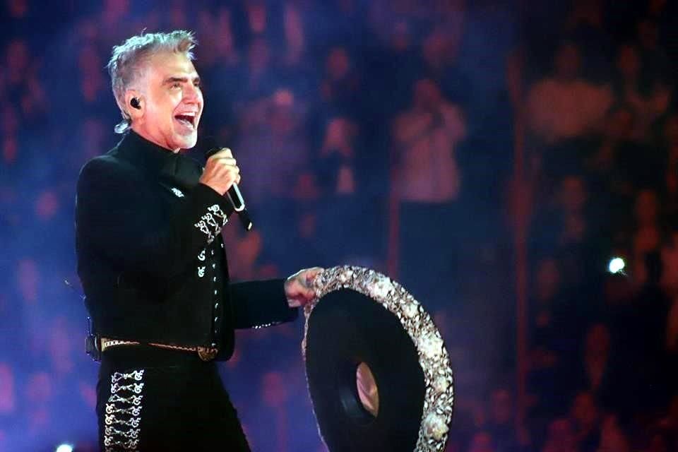 En los shows que dará Alejandro Fernández en el Palenque Fiestas de Octubre, participará Alex Fernández.