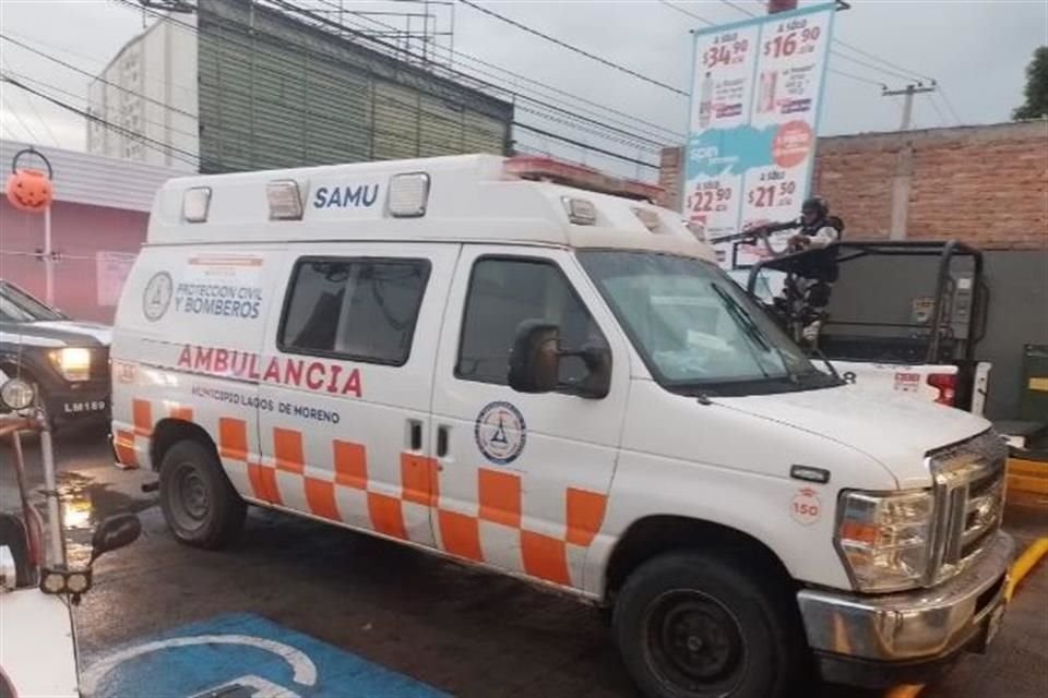 Al momento de trasladar un paciente, una ambulancia de Protección Civil de Lagos de Moreno fue interceptada y atacada a balazos.
