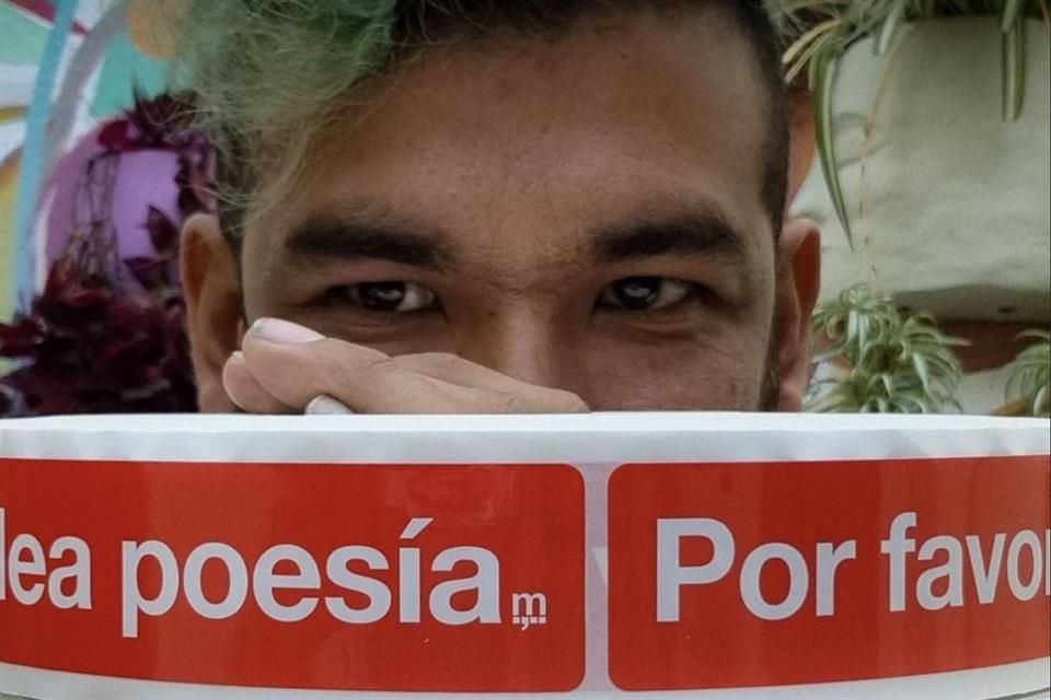 Miguel Asa, promotor cultural y fundador de Por Favor Lea Poesía.