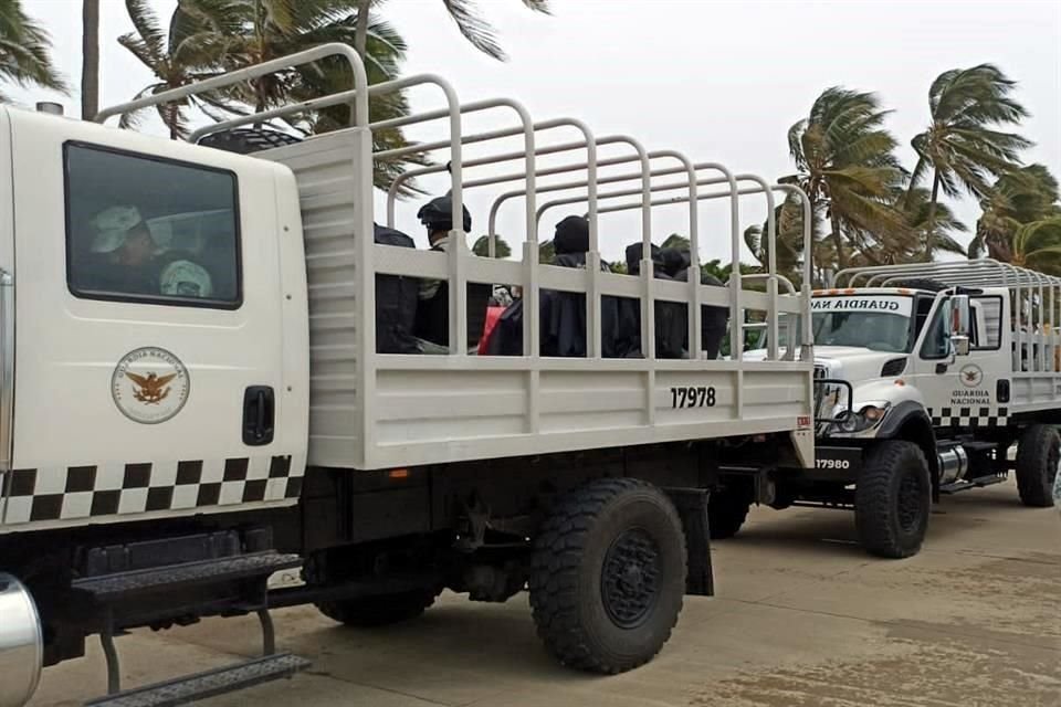 La Guardia Nacional implementó operativo para apoyar en el transporte público de Acapulco, Guerrero, ante crisis causada por violencia.