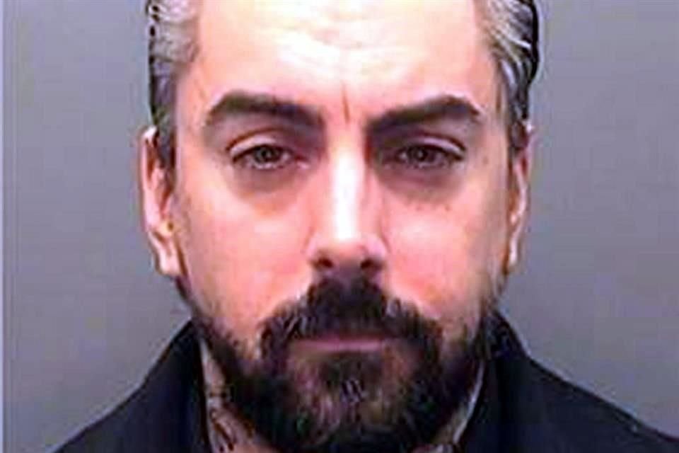 El cantante Ian Watkins, ex vocalista de la banda Lostprophets y acusado a 29 años de prisión por abuso sexual infantil, fue apuñalado.