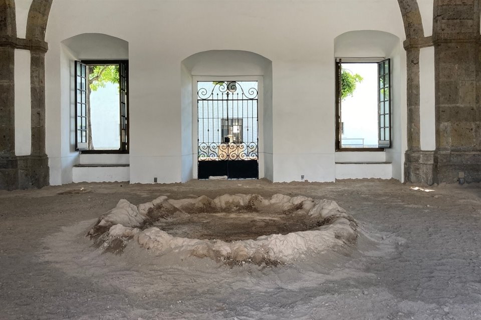 La Capilla Mayor del Cabañas recibirá la instalación 'Sueño lúcido', réplicas de cráteres lunares, de Aldo Coronel. 