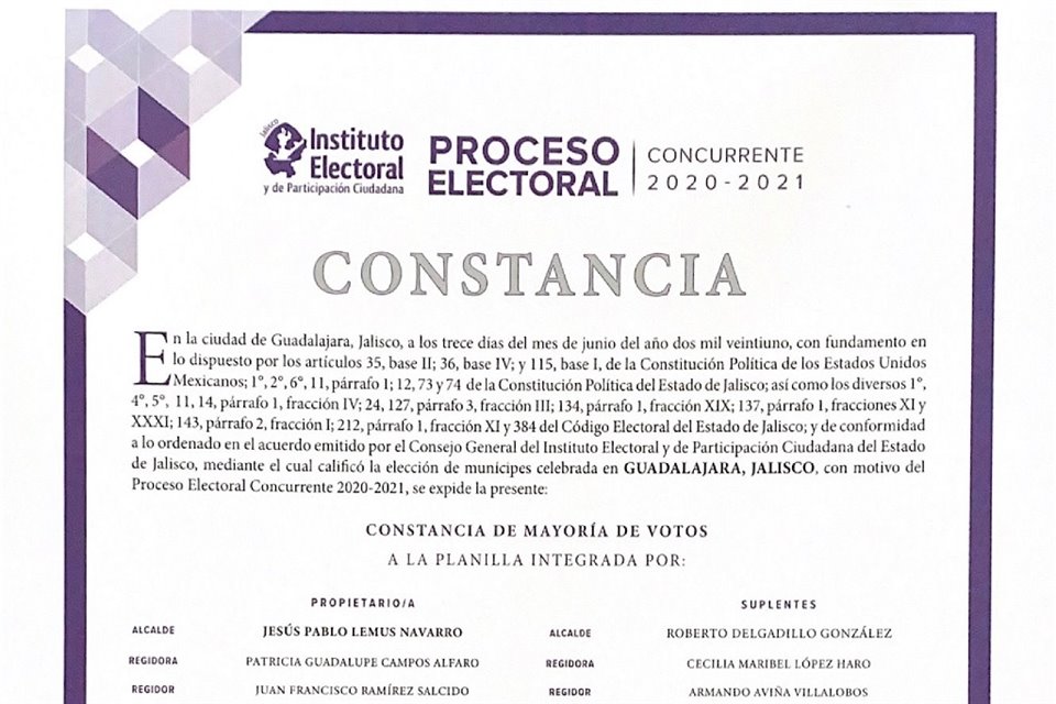 Pablo Lemus compartió en redes la constancia que le entregó el IEPC.