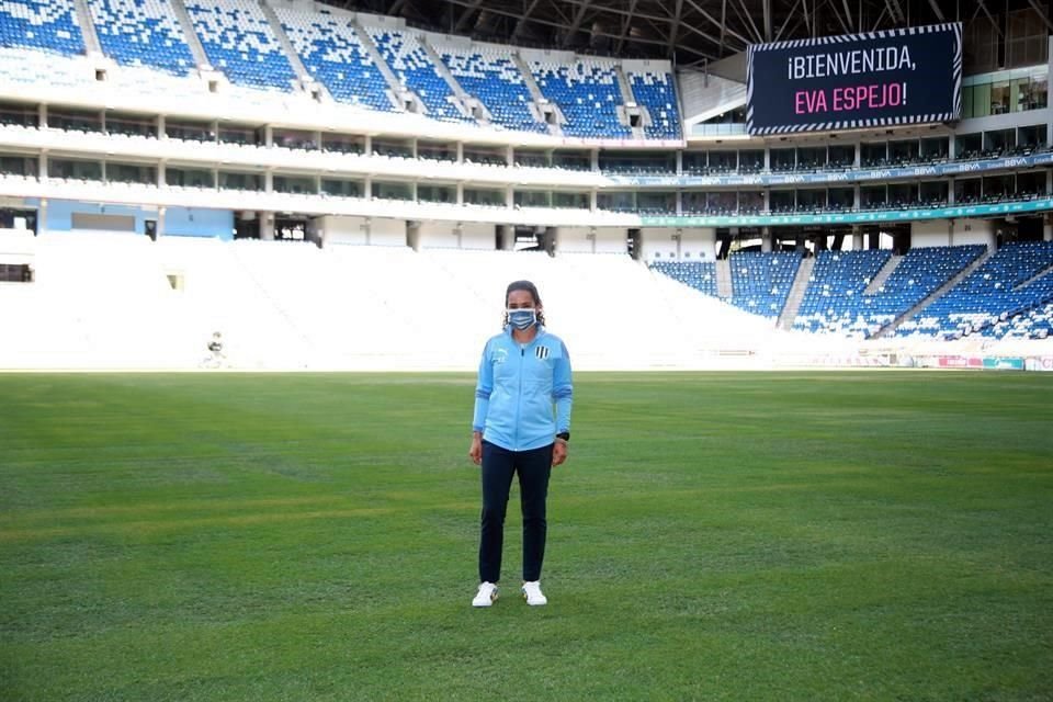 Espejo dirigió a Tuzos Femenil, con las que alcanzó el título de Copa MX Femenil en el 2017.