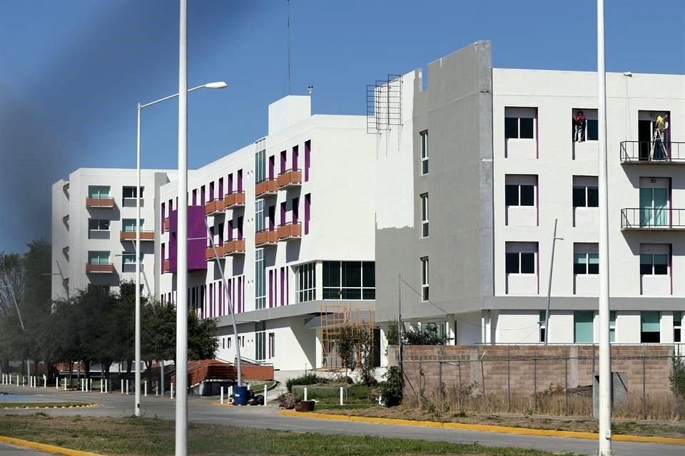 Especialistas también han señalado que habitarla generará contaminación atmosférica y ruido.