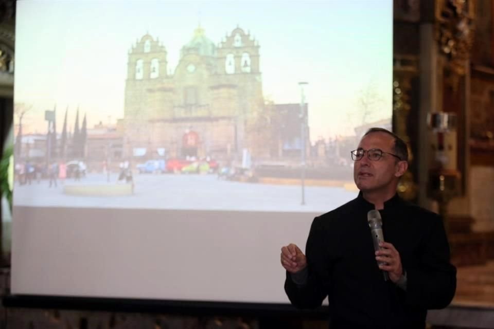 Padre Tomás de Híjar en la presentación del documental con los aspectos técnicos del hallazgo de los restos de Fray Antonio Alcalde.