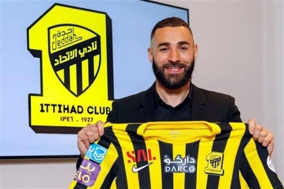Karim Benzema firmó por tres temporadas con el Al-Ittihad de Arabia Saudita.