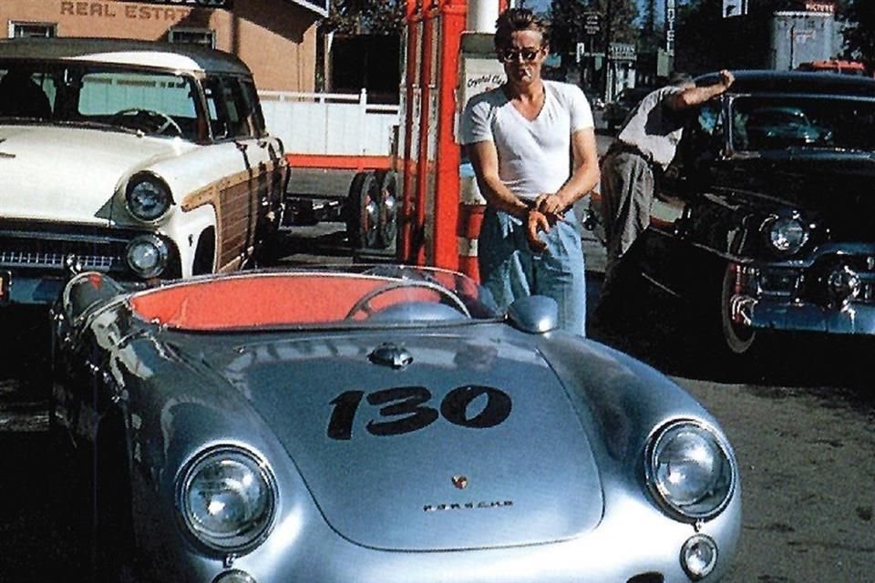 James Dean fue estrella de cine, pero también un apasionado deportista, y su afición por los autos de carreras lo llevó a morir muy joven.