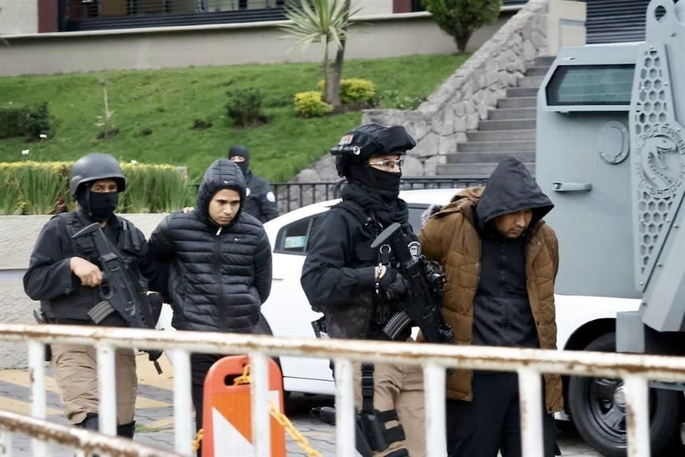 Eduardo, capitán de meseros, y Carlos Daniel, jefe de seguridad del Black Royce, entre los detenidos.