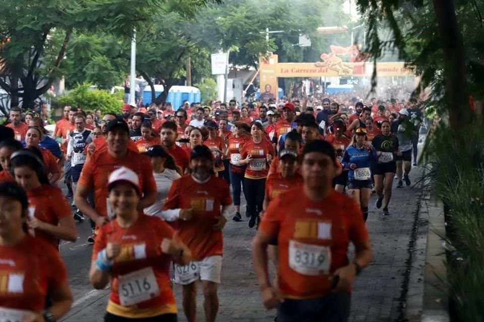 La Carrera del Siglo 10K se realizó con motivo de celebrar el centenario de los Bomberos y Protección Civil de Guadalajara.