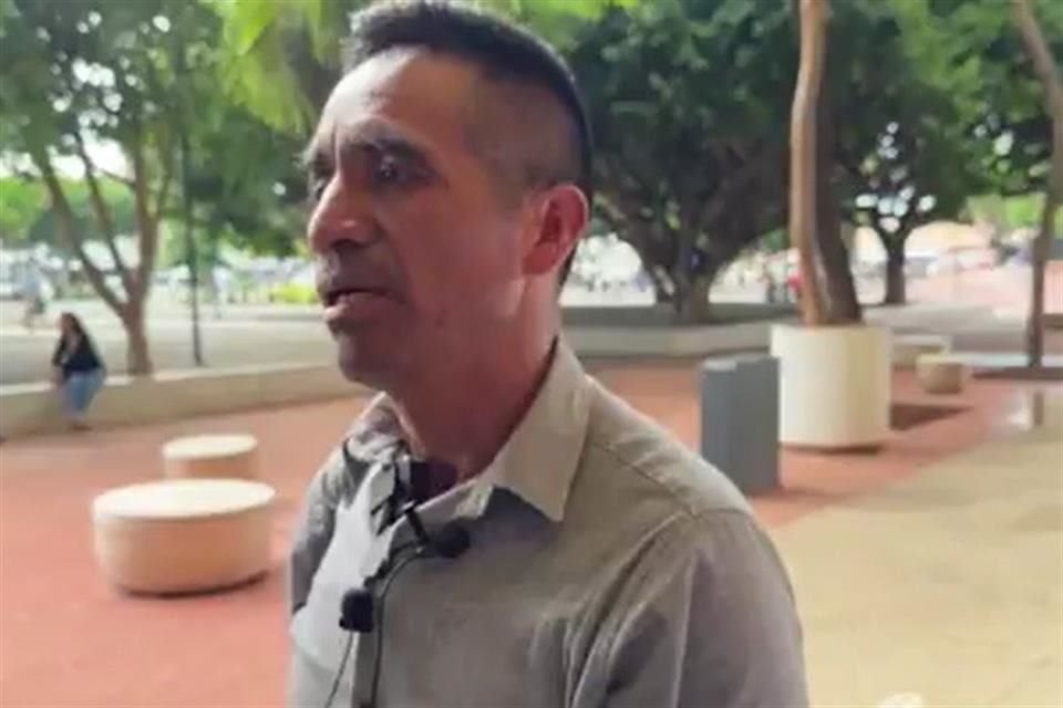 El Alcalde por usos y costumbres de Mitontic, Chiapas, Fernando López López, cuya esposa, Maruca Fernández, es la Alcaldesa por elección popular.