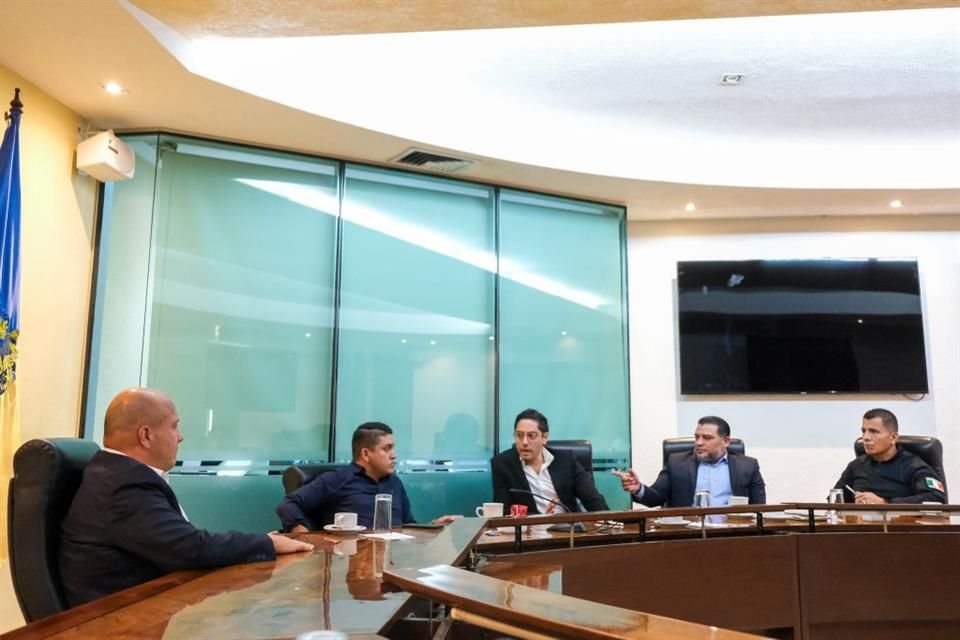 Alfaro se reunió con el Alcalde Tecutli Gómez; el Fiscal, Joaquín Méndez Ruiz; el Coordinador Estratégico de Seguridad, Ricardo Sánchez Beruben y el Secretario de Seguridad, Juan Bosco Pacheco.