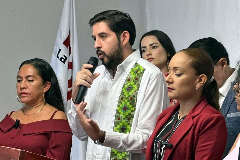 Hamlet García Almaguer, diputado federal y representante de Morena ante el INE; Katia Castillo Lozano, dirigente estatal de Morena; y la diputada local Claudia García Hernández.