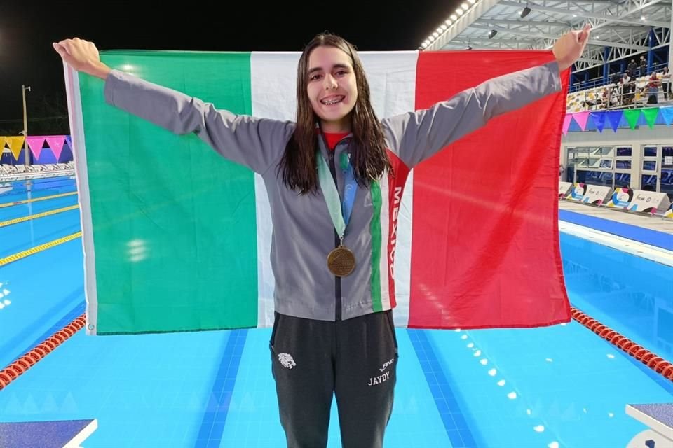 La nadadora jalisciense Jaydy Jay Fuentes es la nueva campeona centroamericana en la prueba 200 metros pecho, categoría 15-17 años.