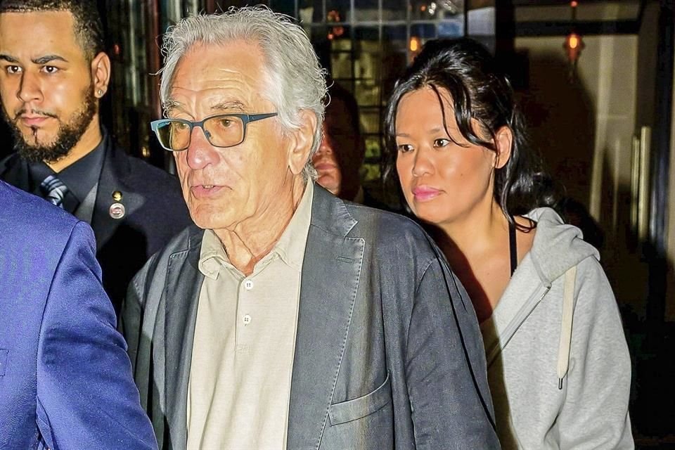 Robert de Niro apareció con su pareja, Tiffany Chen, vestidos en forma casual.