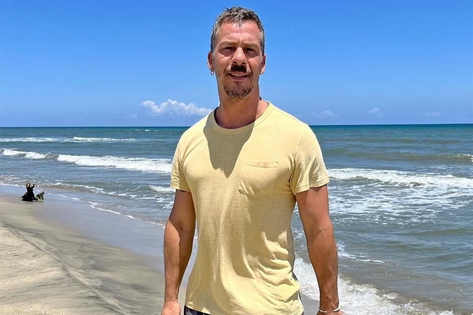 Nacho Palau calificó de 'estupendas' las vacaciones junto a su ex Miguel Bosé, en Mallorca con sus hijos, y avivó rumores de reconciliación.