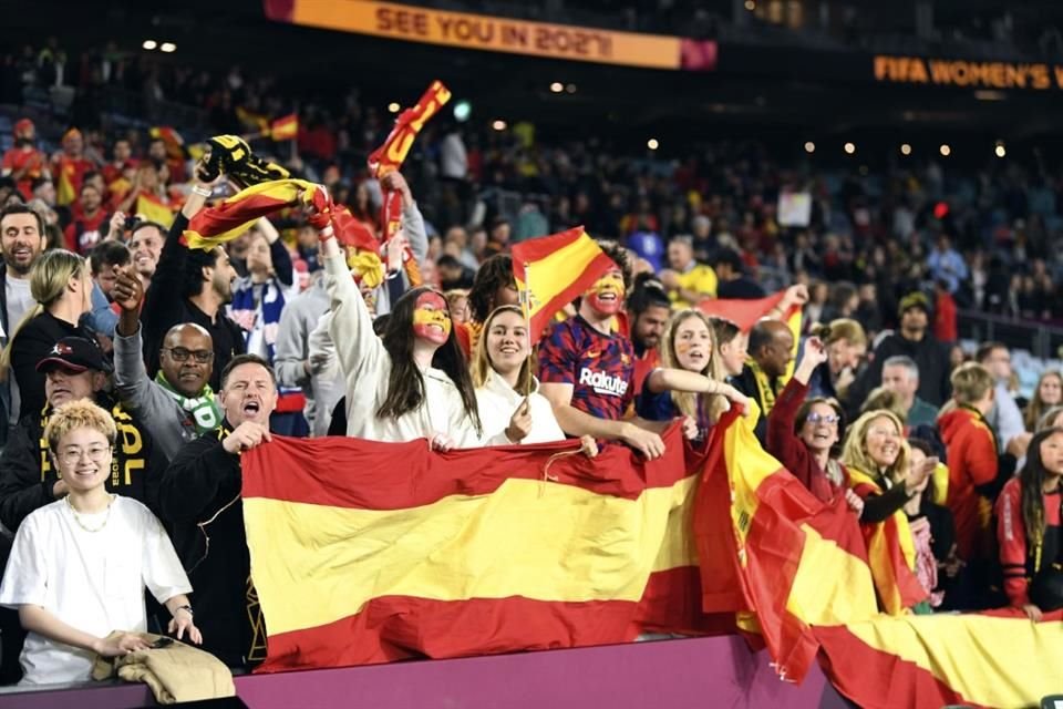 Unos 75 mil aficionados acudieron al Estadio en Sídney para ver la Final.