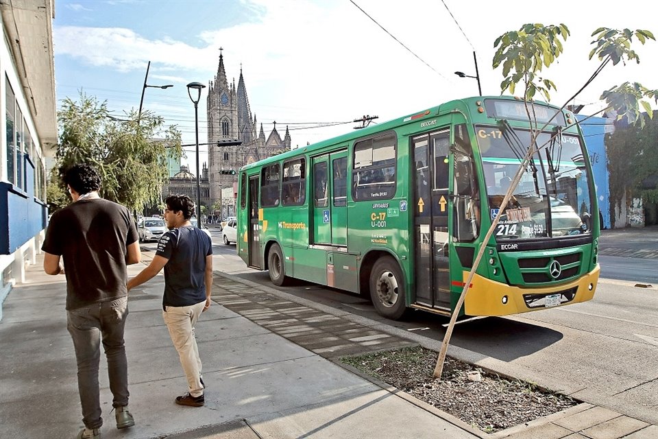 Solamente una de cada 10 unidades de transporte público de la ZMG cuenta con rampa hidráulica.