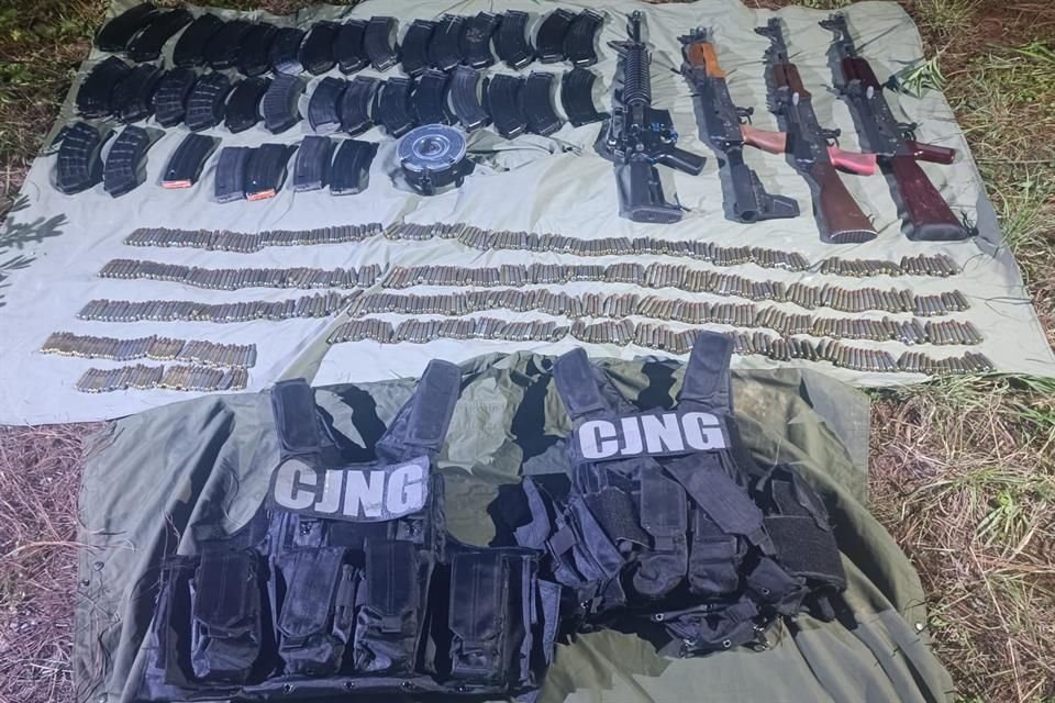 Fusiles de asalto y decenas de cartuchos de grueso calibre le fueron asegurados al Cártel de Jalisco Nueva Generación (CJNG) en Mazamitla.