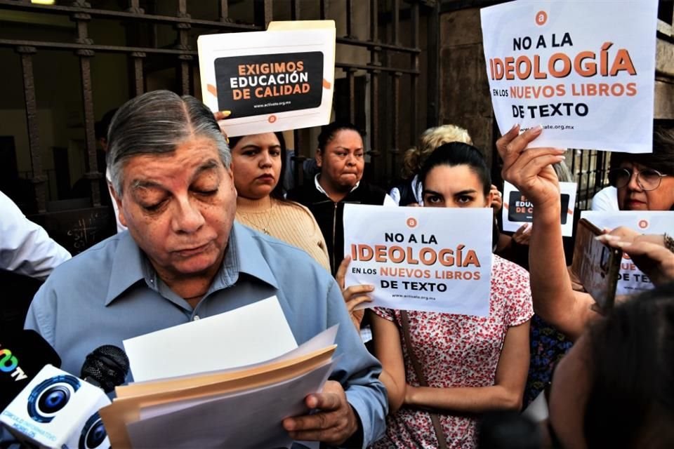 Con el lema #EnDefensaDeLaEducación, Guadalajara se sumará el domingo a la marcha nacional contra los libros de texto.