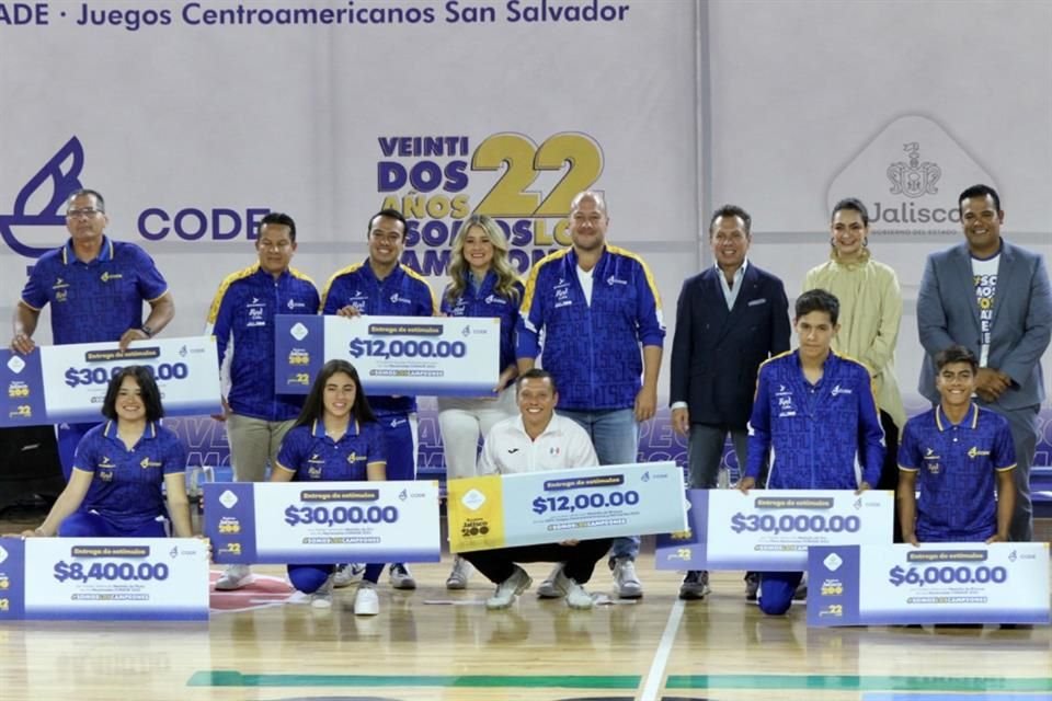 Autoridades entregaron estímulos a los atletas del Code que participaron en los Nacionales de Conade y en los Centroamericanos.