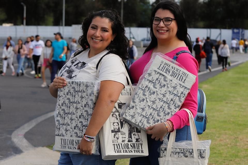 Un boleto conmemorativo, un pin, una bolsa, un gafete 3D y posters oficiales es lo que incluye el paquete VIP de Taylor Swift.