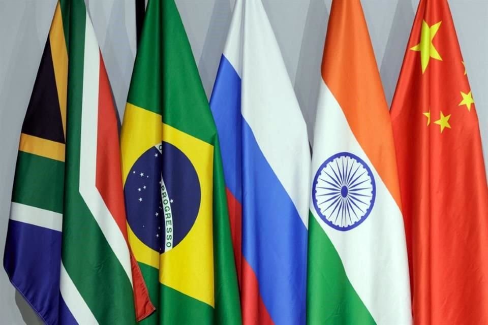 Sheinbaum confirmó que Canciller de la Fuente asistirá a cumbre de Brasil, Rusia, India, China y Sudáfrica (Brics) como observador.
